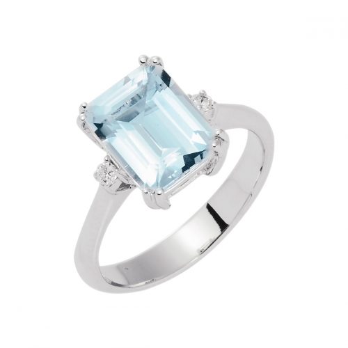 anello con acquamarina e diamanti