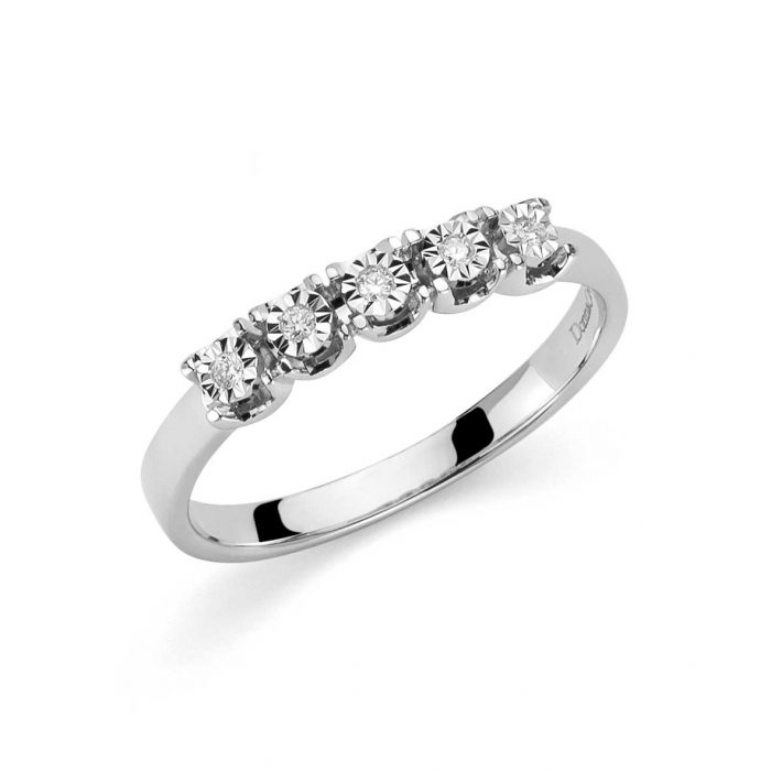 anello in oro bianco con diamanti