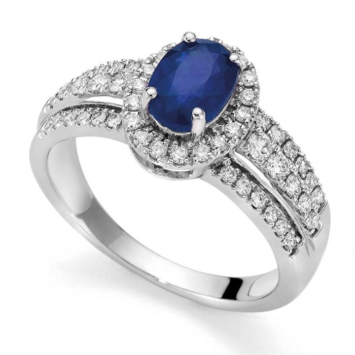 White gold ring with oval sapphire and pavé diamonds - DonnaOro Jewels